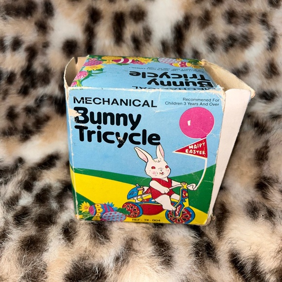 -Vintage 1986- Happy Easter Bunny on Tricycle with Bell and Windup Turn-Key - Picture 9 of 11